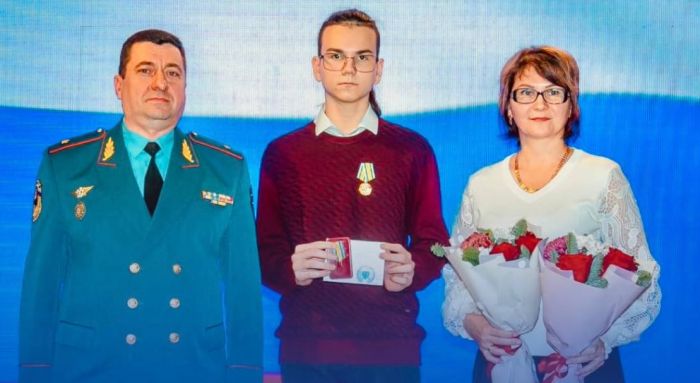 Школьник из Нижневартовска спас тонущего в бассейне сверстника