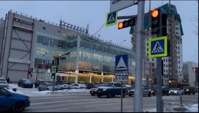 ​В Сургуте установили новые светофоры на пешеходных переходах