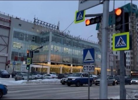​В Сургуте установили новые светофоры на пешеходных переходах