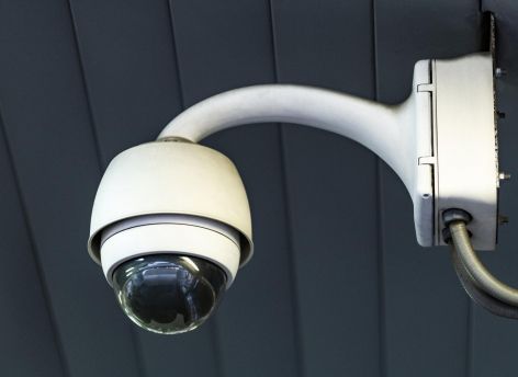 В школах Сургута начали устанавливать камеры с распознаванием лиц
