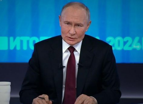 Владимир Путин призвал укреплять миграционную работу