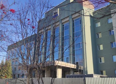 Ремонт крыльца мэрии Сургута завершат до конца декабря