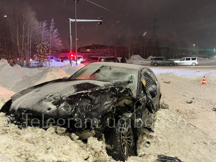 ​В ХМАО столкнулись две иномарки, есть пострадавшие