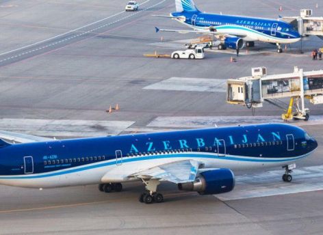 Azerbaijan Airlines приостанавливает полеты в десять городов России