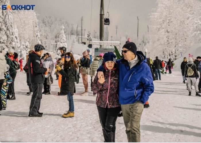 ​Туристы возмущены километровыми очередями в Сочи