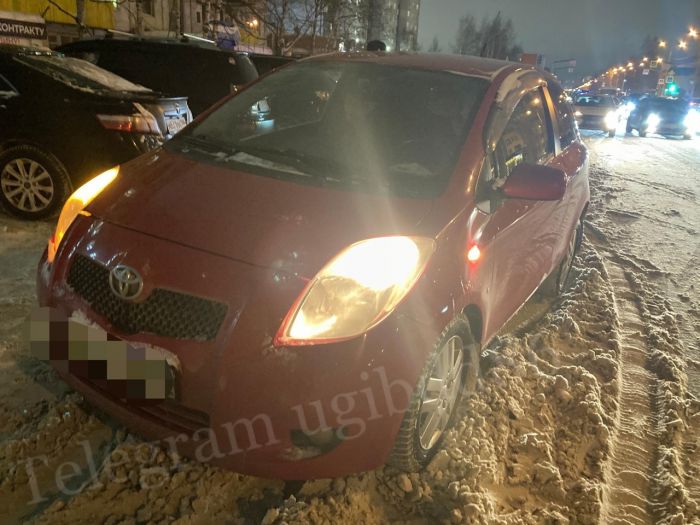 ​В ХМАО под колеса автомобиля попал семилетний ребенок