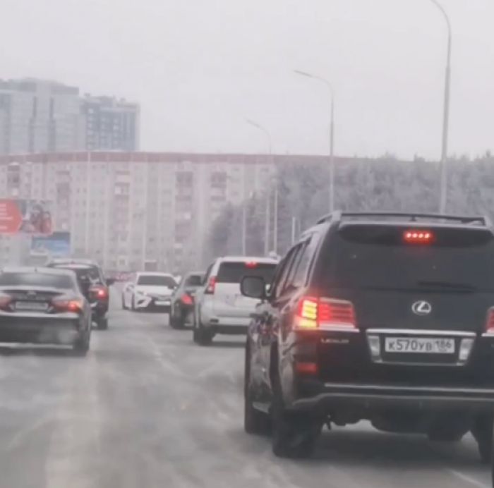 Сургутская свадьба перекрыла дорогу на Югорском тракте