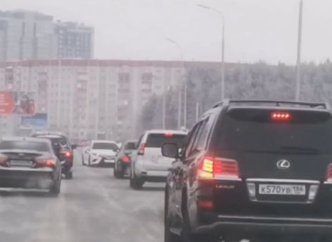 Сургутская свадьба перекрыла дорогу на Югорском тракте