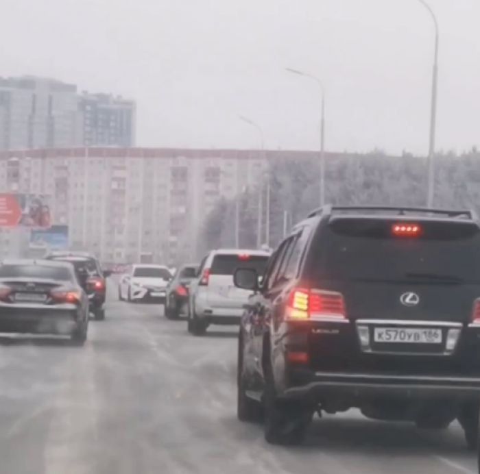 ​В Сургуте установили личности «лихачей» из свадебного кортежа