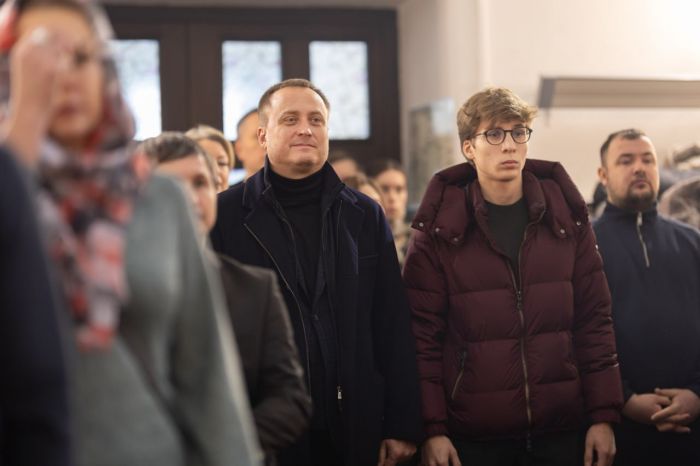 ​Максим Слепов поздравил сургутских студентов с Татьяниным днем
