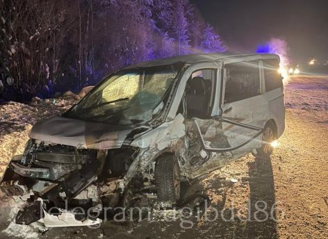 ​Есть пострадавшие: на трассе ХМАО водителя иномарки занесло на встречку