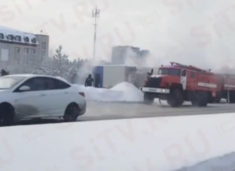 ​В Сургуте загорелась остановка