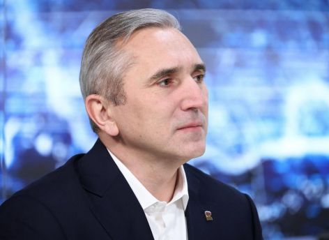 ​Путин наградил Орденом Александра Невского губернатора Тюменской области