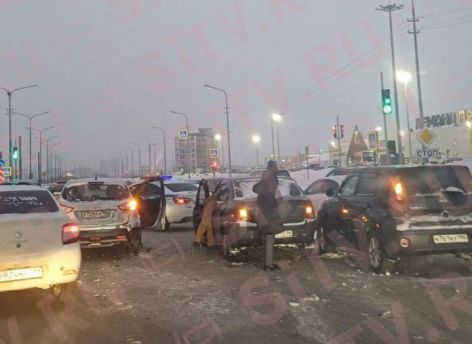​В Сургуте из-за нового светофора произошло массовое ДТП