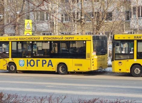 ​Тройное ДТП: в Сургуте столкнулись автобус и два легковых авто