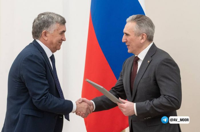 ​Награды за труд: Александр Моор отметил заслуги жителей Тюменской области