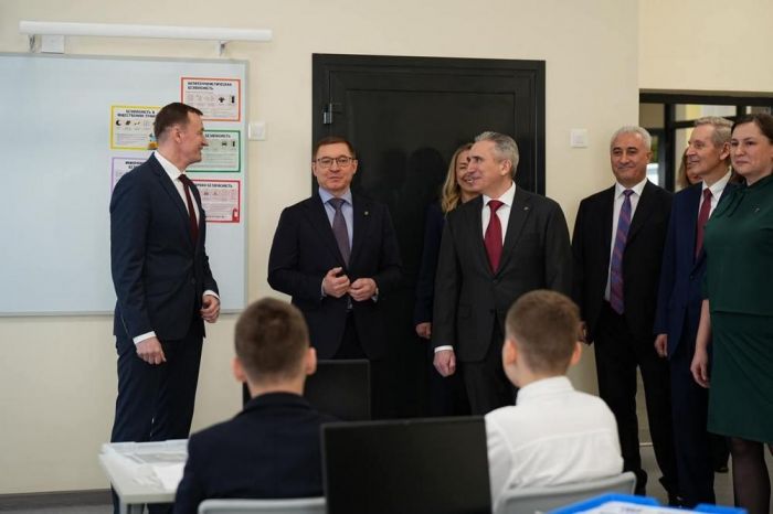 ​Александр Моор и Владимир Якушев оценили образовательный комплекс в Московском