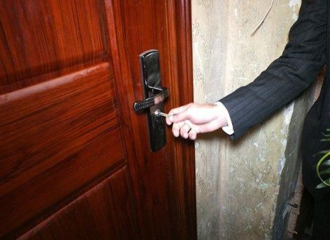 Россиян предупредили о новом штрафе за неправильно установленную входную дверь