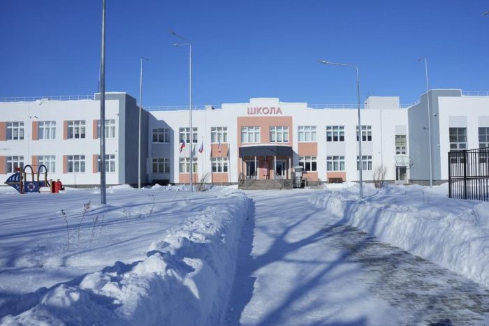 ​В Тюменской области продолжают заменять деревянные сельские школы
