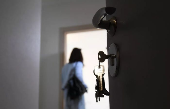 Новый штраф за открывающиеся наружу входные двери – фейк