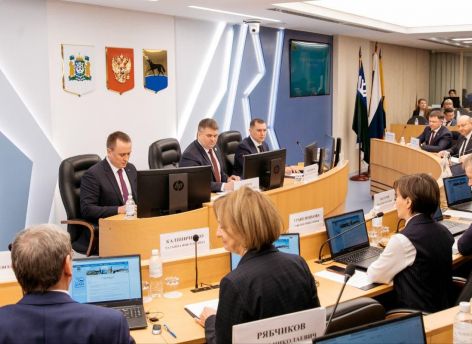 ​Что решали депутаты Сургута в феврале: лагерь, ЧОПы, автобусы и жилье