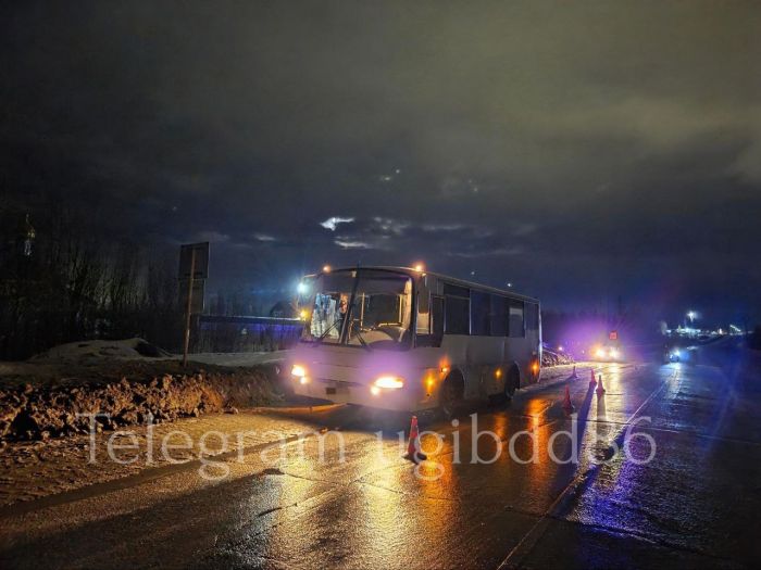 ​В ХМАО водитель автобуса насмерть сбил пожилого пешехода