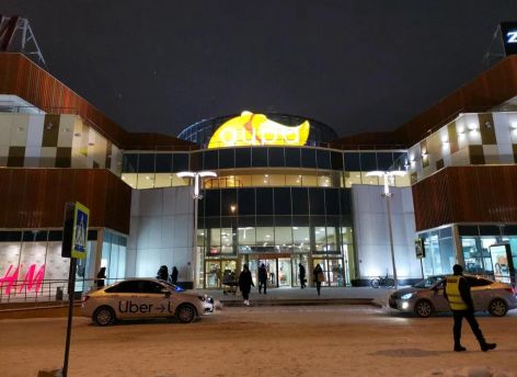 ​В Сургуте ночью загорелся бутик в ТЦ «Аура»