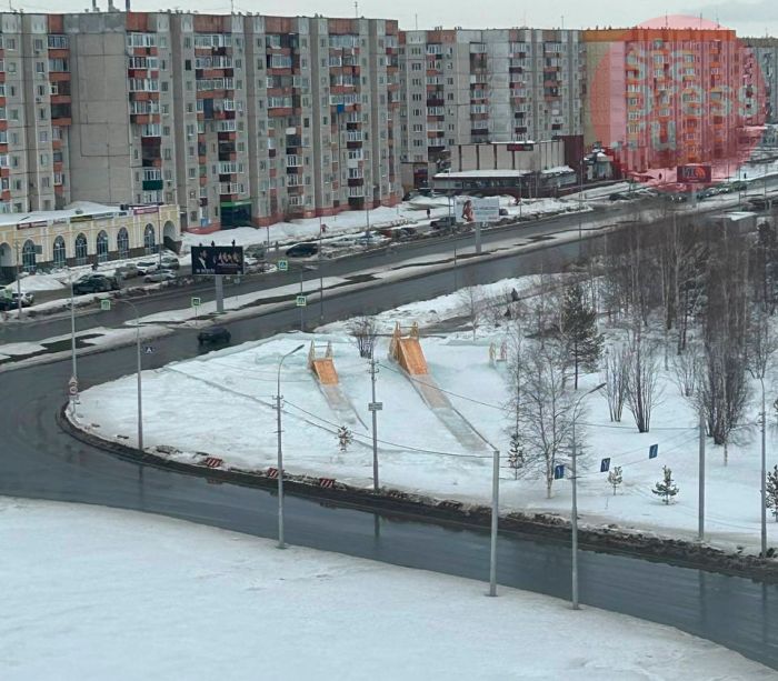 ​В Сургуте начали сносить ледовые городки