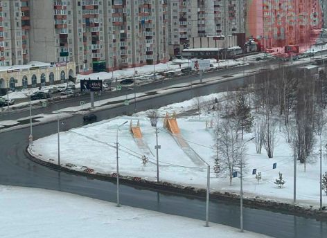 ​В Сургуте начали сносить ледовые городки