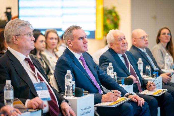 ​В Югре в восьмой раз проходит форум «Нефтяная столица». На этот раз в Сургуте