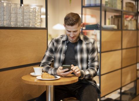 МВД: Wi-Fi и зарядки в общественных местах опасны