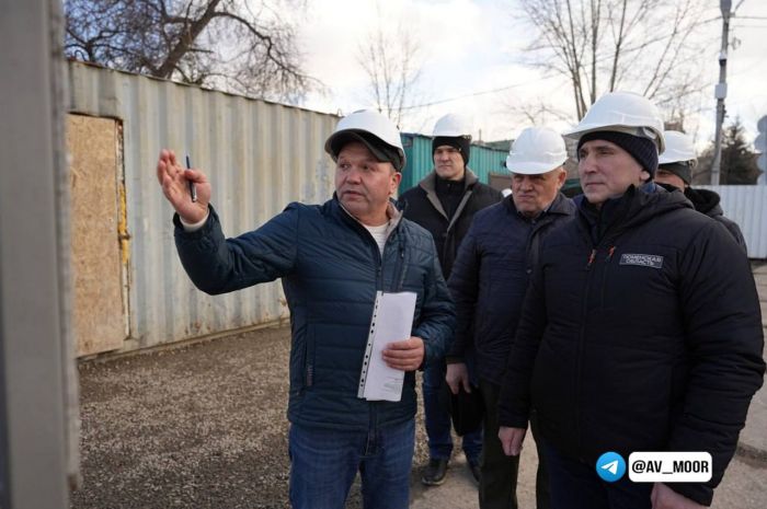 ​Александр Моор проинспектировал стройку новой поликлиники в Ишиме