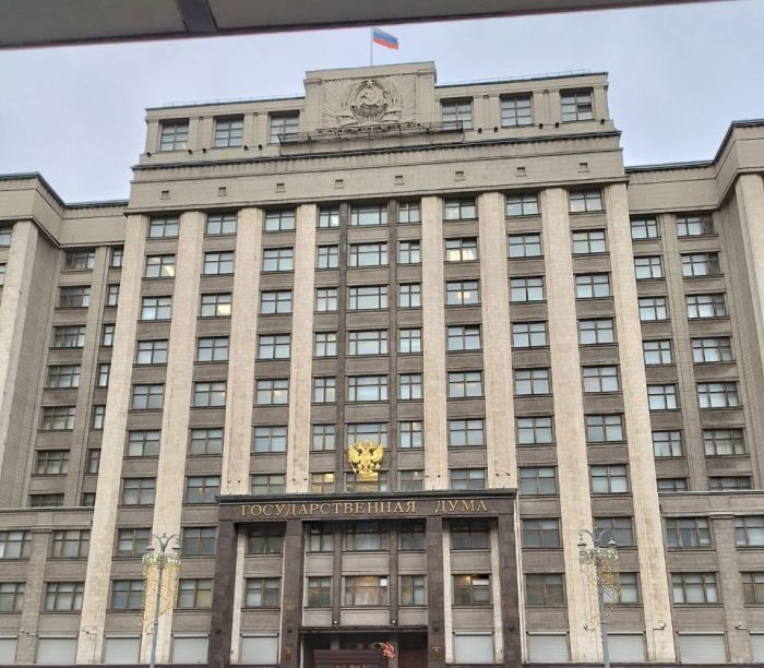 ​С 1 апреля в России вступают в силу новые законы: мигранты, сим-карты и детский отдых
