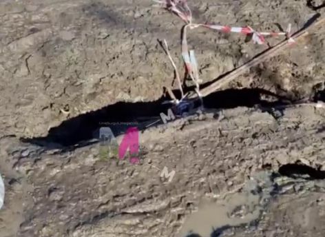 ​В Сургуте возле школы №12 провалился асфальт – горожане винят стройку спортобъекта