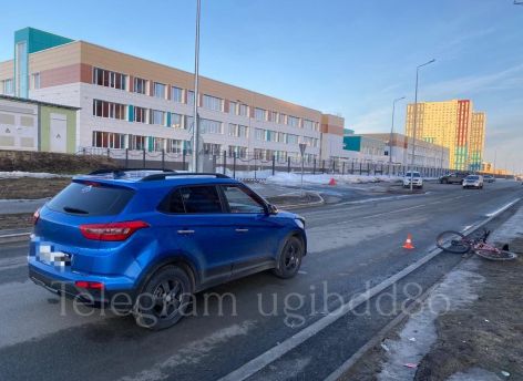 В Ханты-Мансийске начинающий водитель сбил велосипедиста