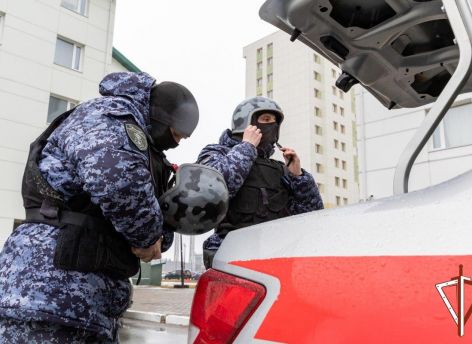 В сургутском банке дебошир с ножом ранил росгвардейца