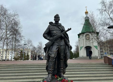 Сургут украсил новый монумент к 80-летию Победы