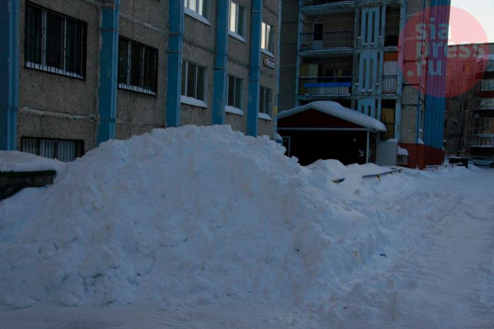 ​168 жалоб за месяц: сургутским УК выписали штрафы за лед и снег во дворах