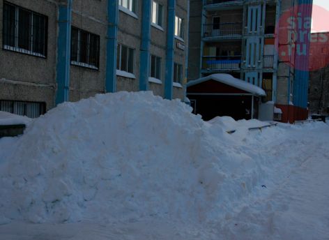 ​168 жалоб за месяц: сургутским УК выписали штрафы за лед и снег во дворах