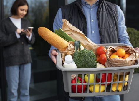 Россиянам назвали продукты, которые ощутимо подешевеют в мае