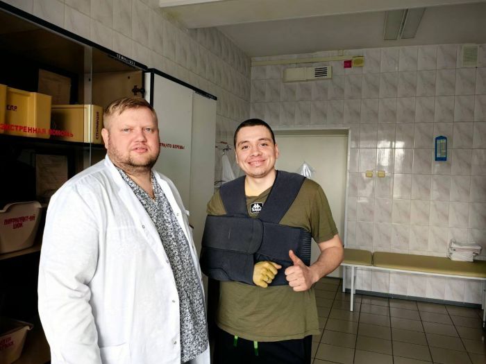 Врачи Сургута спасли плечевой сустав 23-летнему хоккеисту из Ханты-Мансийска