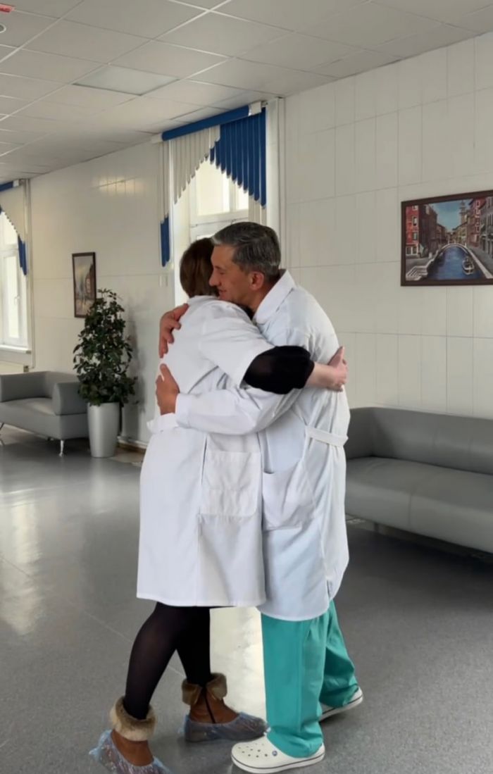​Кардиохирург Сургута и пациентка встретились спустя год после уникальной операции
