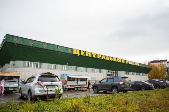 ​Центральный рынок Сургута начали реконструировать: к осени обещают обновленную крышу
