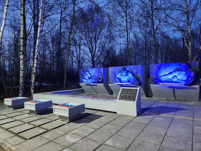Энергетики Сургута подсветили путь к историческому памятнику