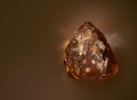 В Якутии добыли самый крупный алмаз в истории России – его назвали в честь 80-летия Победы