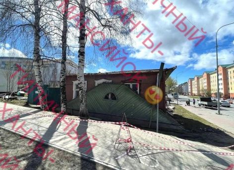 «Сначала ищут место для музея, а потом сносят прошлое»: жители Ханты-Мансийска возмутились сносом исторического дома