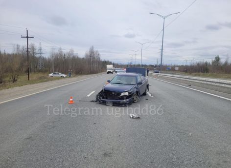 Под Нижневартовском столкнулись грузовик и Toyota