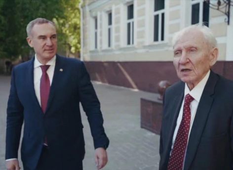 ​Это народная любовь: впервые при действующем губернаторе прежнему главе Югры уделили столько внимания