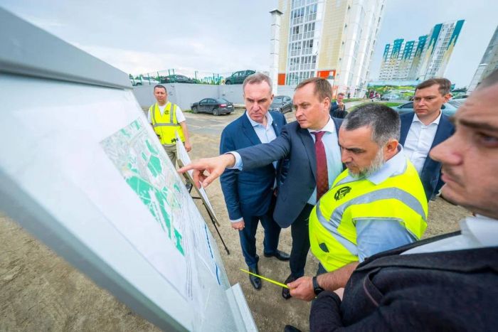 ​Руслан Кухарук поручил сургутским властям разработать стратегический план по строительству дорог