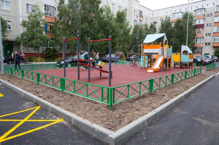 ​Сургутян просят сообщать о сломанных и опасных детских площадках